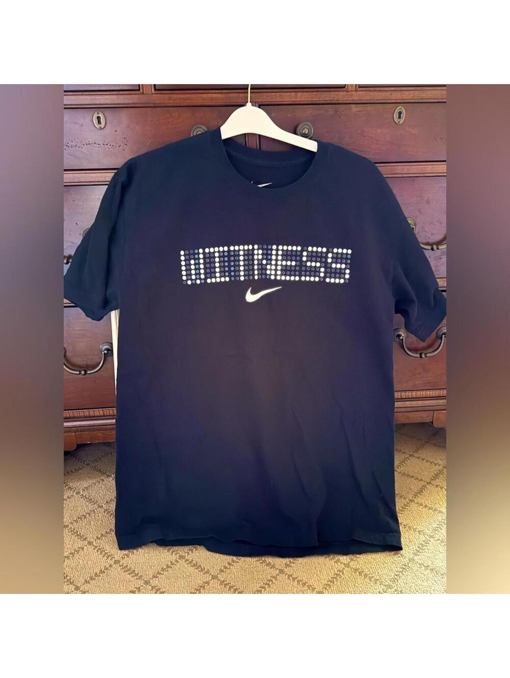 Nike Le Bron James "Witness" short sleeve T-Shirt w Center swish Large